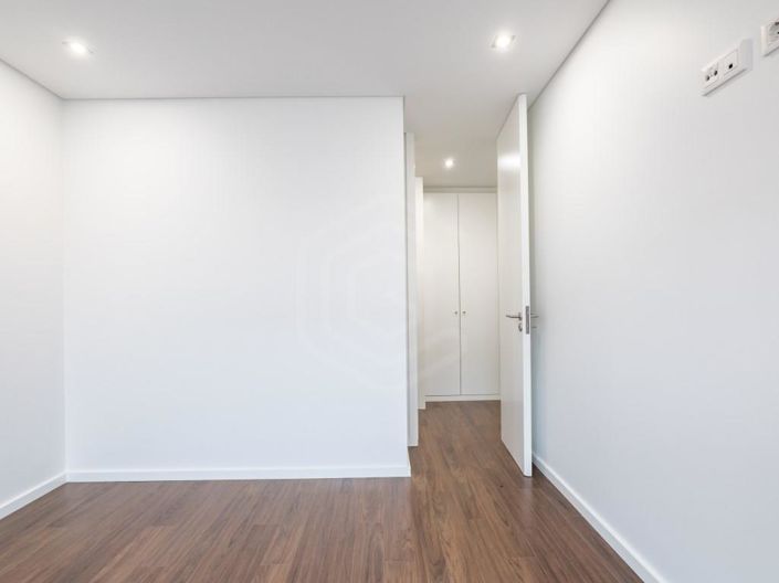 Image No.18-3 Bed Apartment for sale