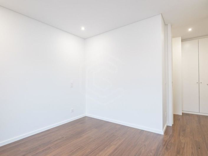 Image No.20-3 Bed Apartment for sale