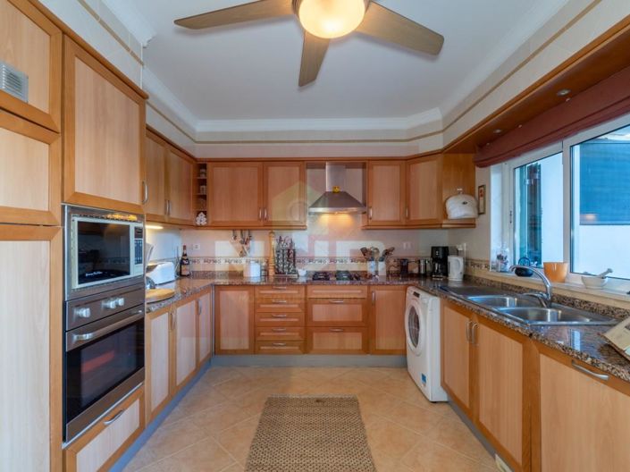 Image No.10-3 Bed House for sale