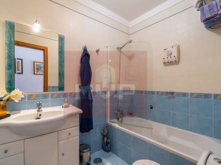 Image No.8-3 Bed House for sale