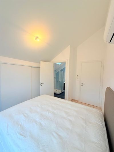 Image No.20-8 Bed House for sale