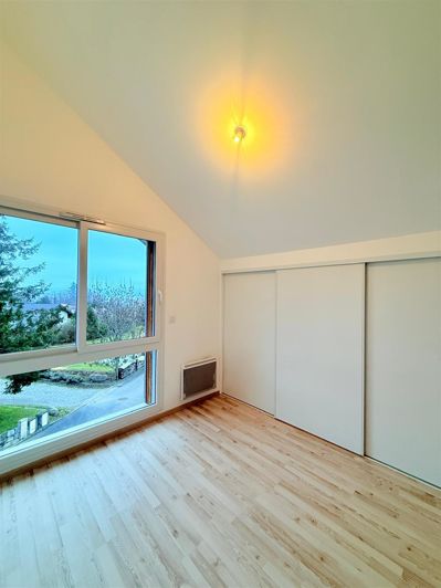 Image No.21-8 Bed House for sale