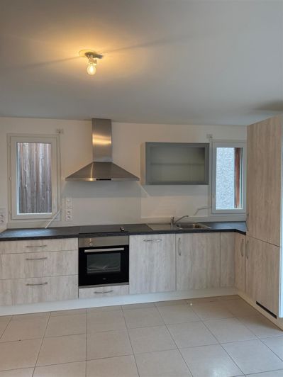 Image No.6-8 Bed House for sale