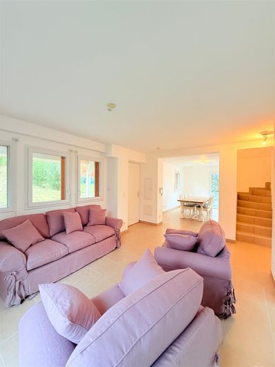 Image No.8-8 Bed House for sale