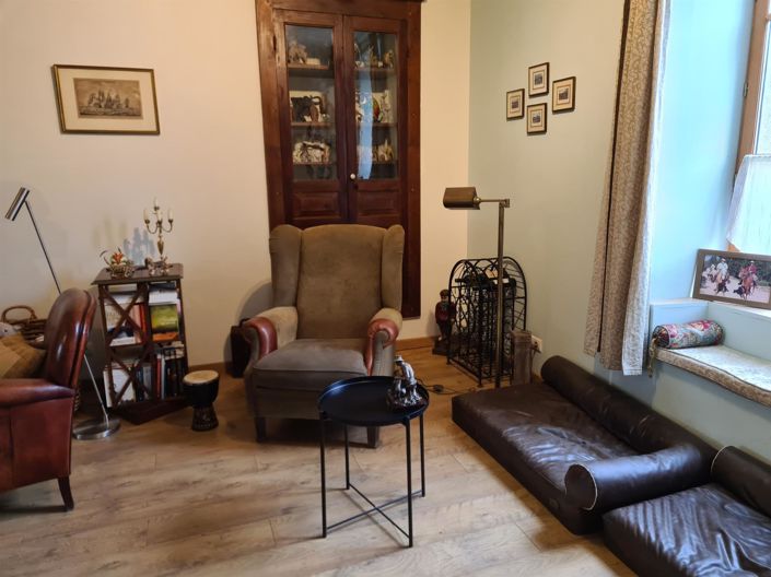 Image No.7-5 Bed House for sale