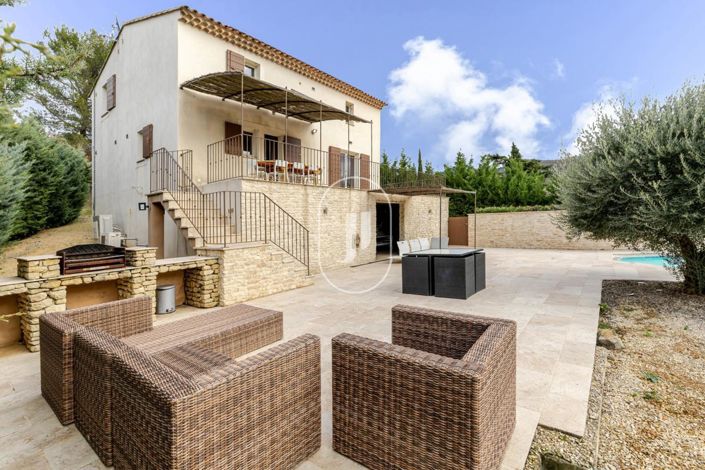 Image No.10-10 Bed House for sale