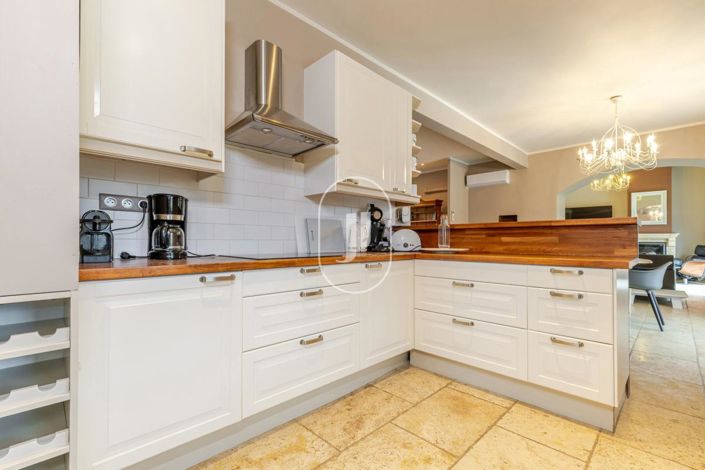 Image No.3-10 Bed House for sale