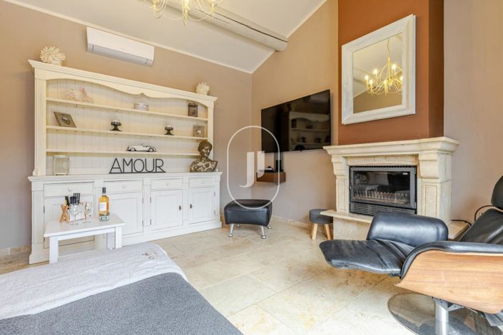 Image No.4-10 Bed House for sale