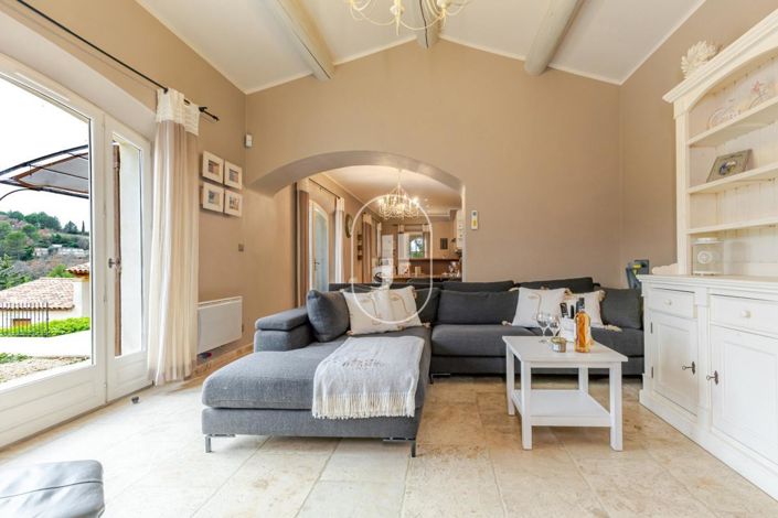 Image No.5-10 Bed House for sale