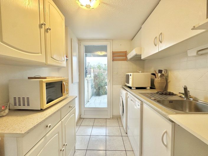 Image No.4-2 Bed House for sale