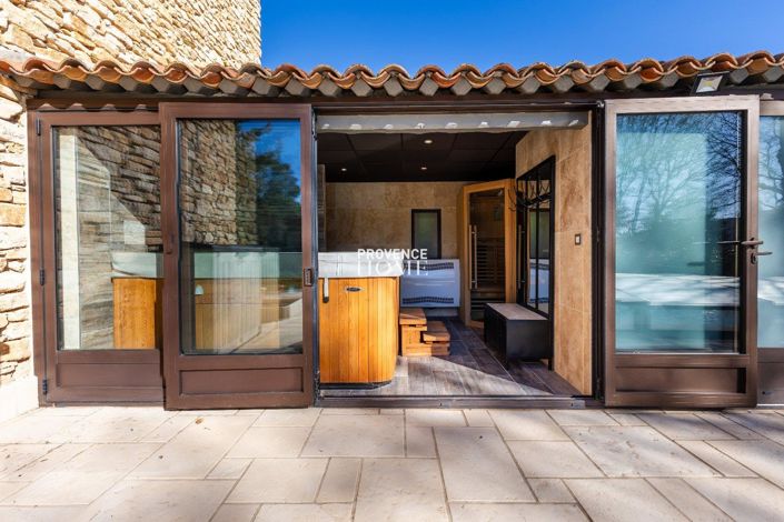 Image No.10-7 Bed Property for sale