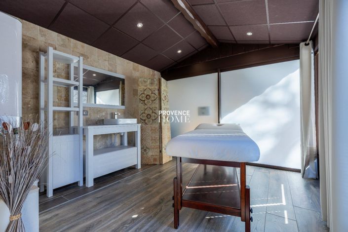 Image No.11-7 Bed Property for sale