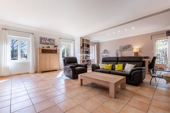 Image No.13-7 Bed Property for sale