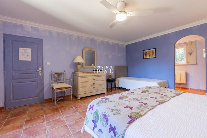 Image No.16-7 Bed Property for sale