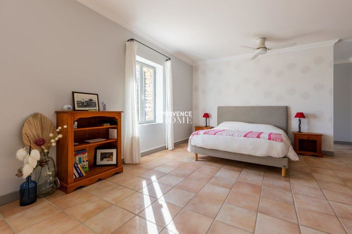 Image No.8-7 Bed Property for sale