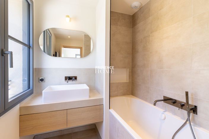 Image No.10-5 Bed House for sale