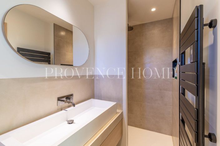 Image No.16-5 Bed House for sale