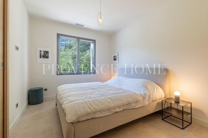 Image No.17-5 Bed House for sale