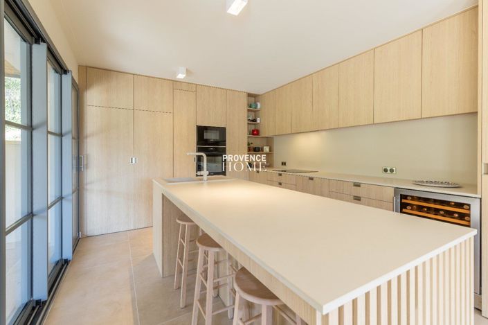 Image No.5-5 Bed House for sale