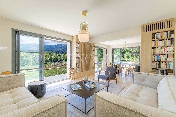 Image No.6-5 Bed House for sale