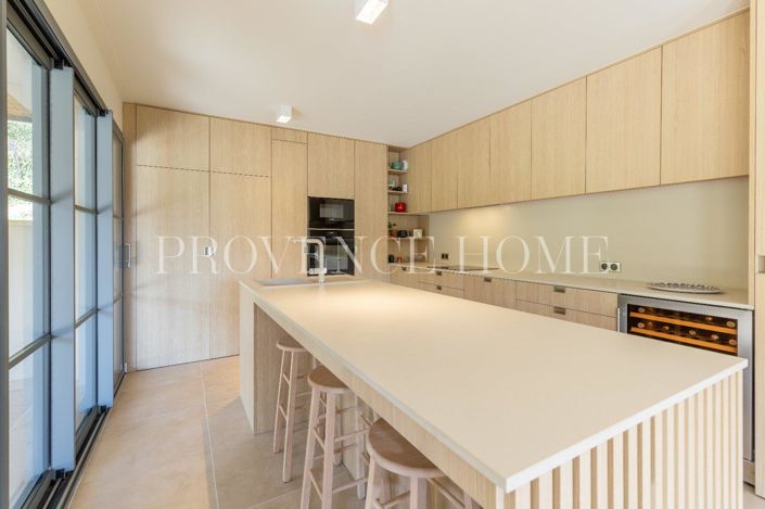 Image No.7-5 Bed House for sale