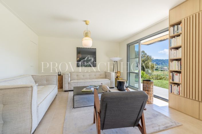 Image No.9-5 Bed House for sale