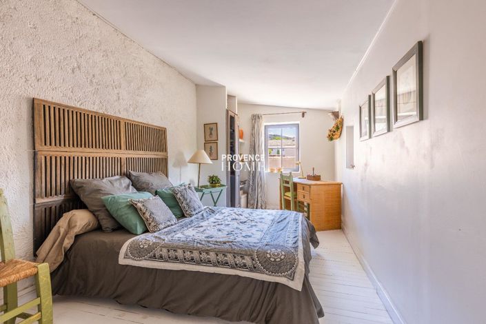 Image No.10-3 Bed House for sale