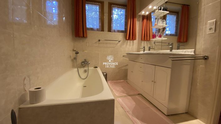 Image No.10-3 Bed House for sale