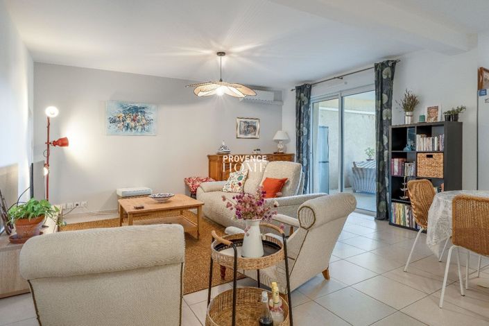 Image No.2-Appartement de 2 chambres à vendre à Oppède