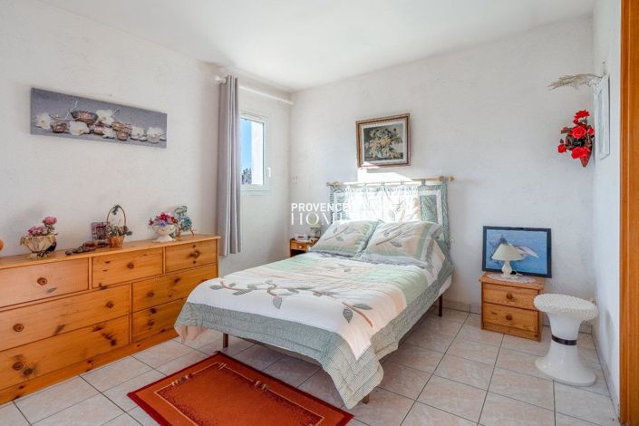 Image No.14-4 Bed House for sale