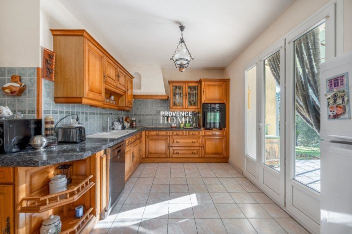 Image No.6-4 Bed House for sale