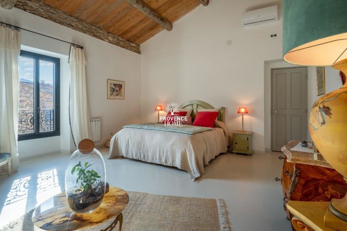 Image No.8-5 Bed House for sale