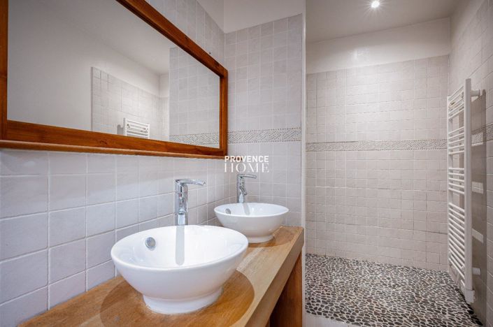 Image No.8-5 Bed House for sale