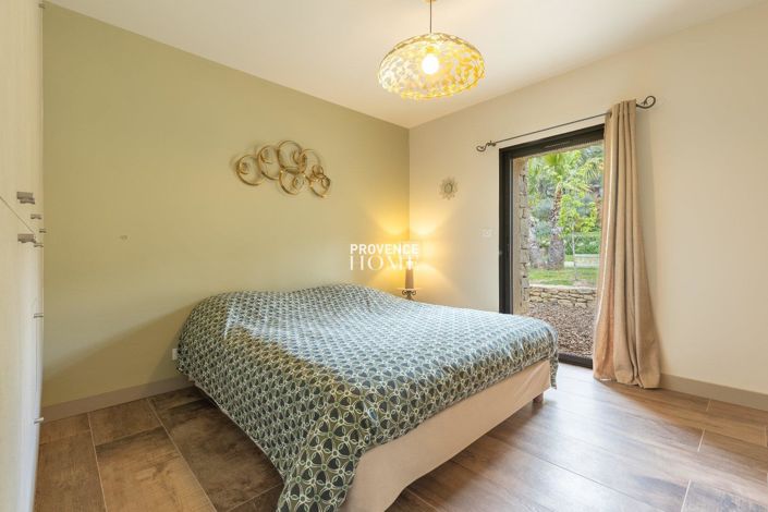 Image No.10-3 Bed House for sale