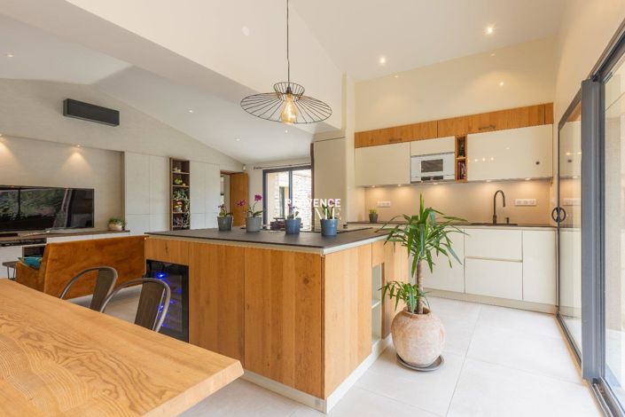 Image No.17-3 Bed House for sale