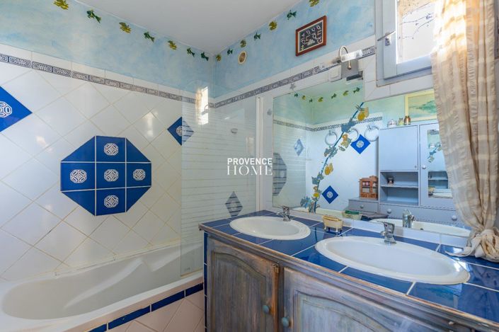 Image No.11-12 Bed House for sale