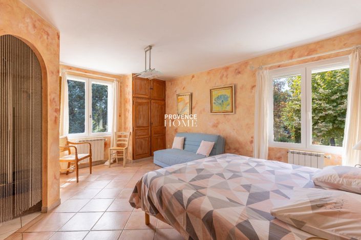 Image No.9-12 Bed House for sale