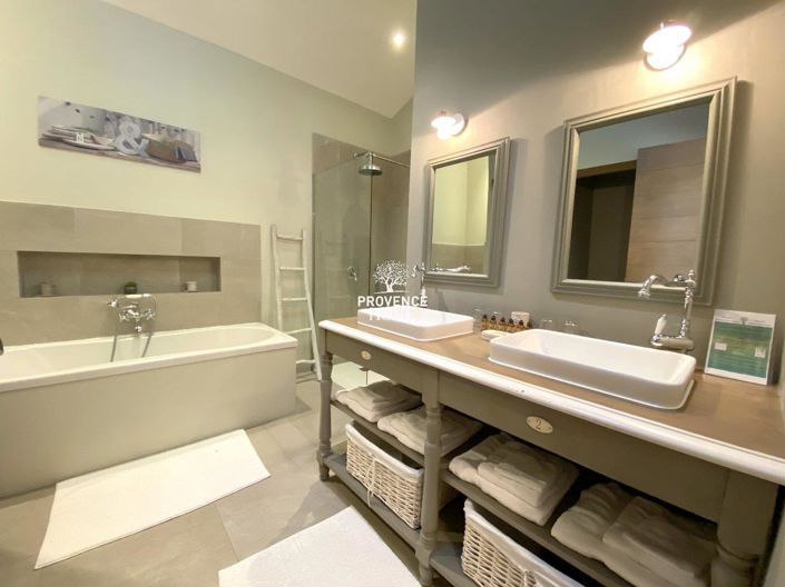 Image No.8-11 Bed House for sale