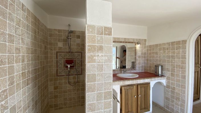 Image No.8-5 Bed House for sale