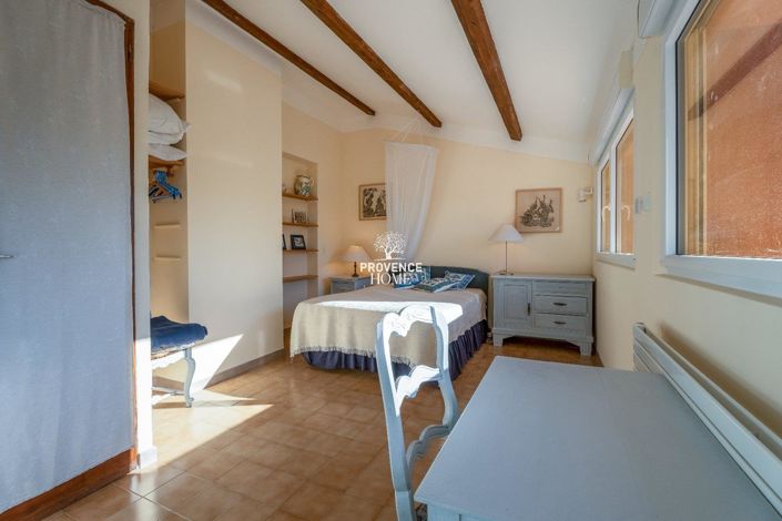 Image No.8-4 Bed House for sale