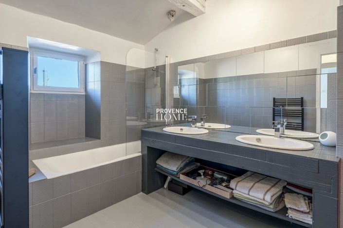 Image No.8-4 Bed Property for sale