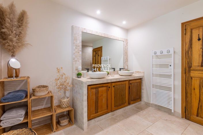 Image No.10-5 Bed Property for sale