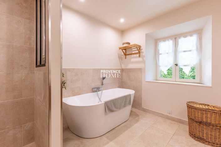 Image No.17-5 Bed Property for sale