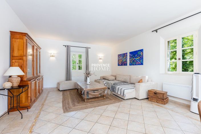 Image No.8-5 Bed Property for sale