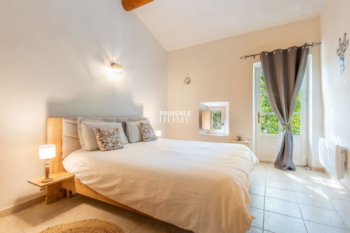 Image No.9-5 Bed Property for sale