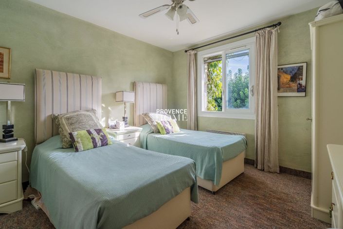 Image No.7-7 Bed House for sale