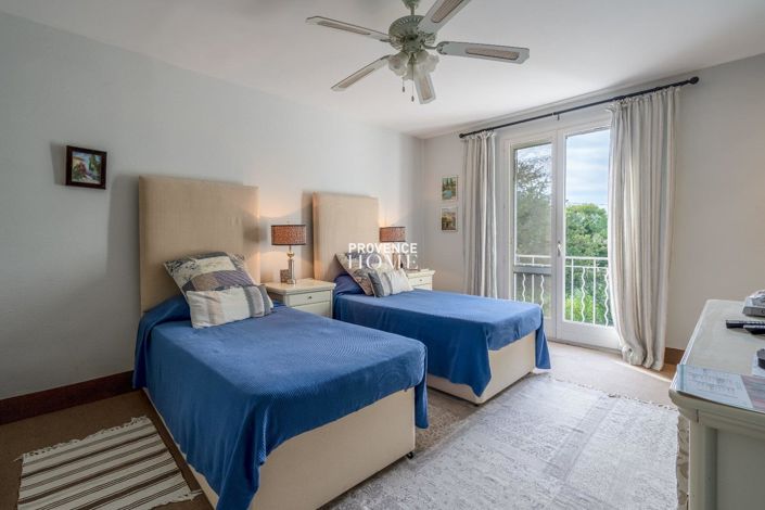 Image No.8-7 Bed House for sale