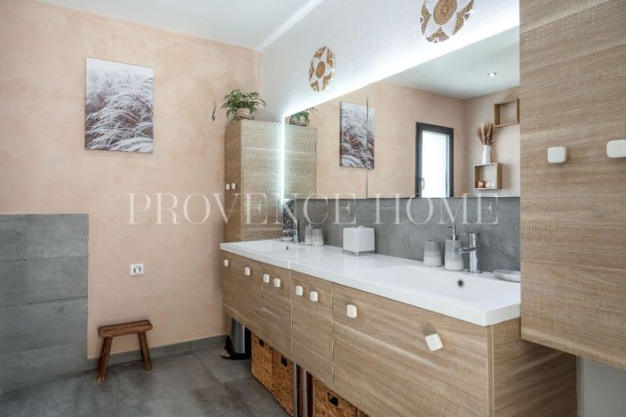 Image No.9-Propriété de 4 chambres à vendre à Gordes