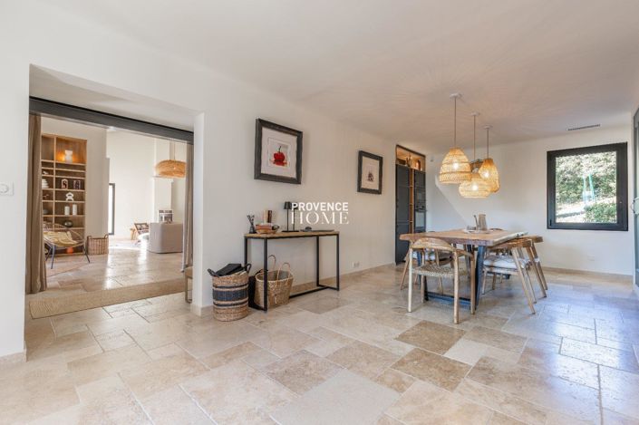 Image No.5-5 Bed Property for sale