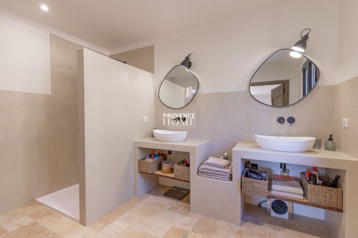 Image No.8-5 Bed Property for sale